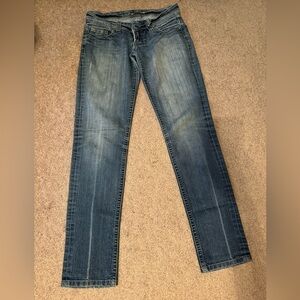 Forever 21 low rise distressed straight‎ leg jeans size 3